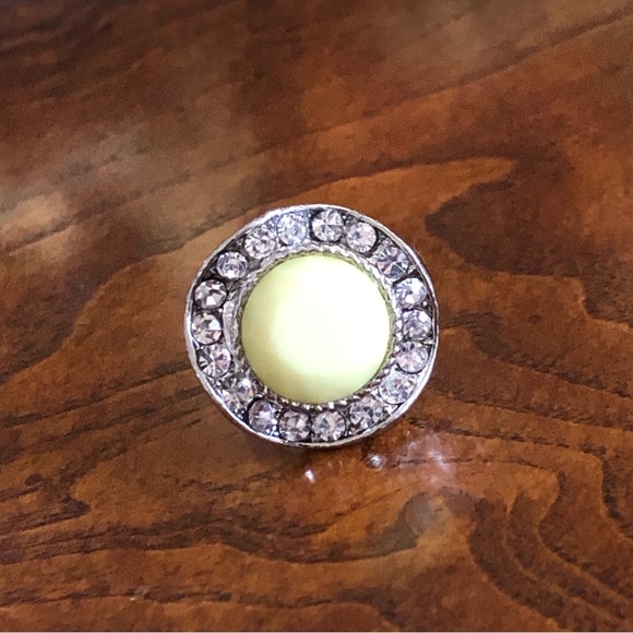 Vintage light lemon halo stone ring - Picture 2 of 9